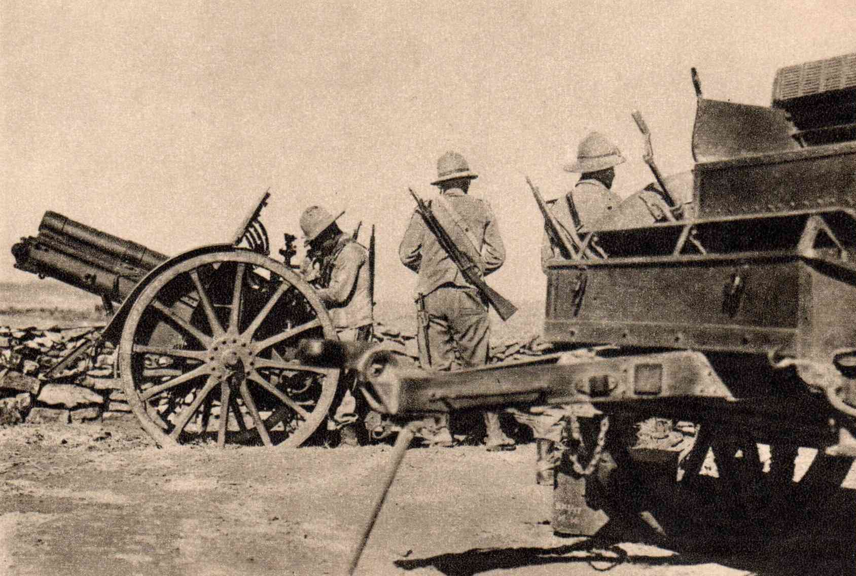 Artiglieri italiani in azione nel Tembiem